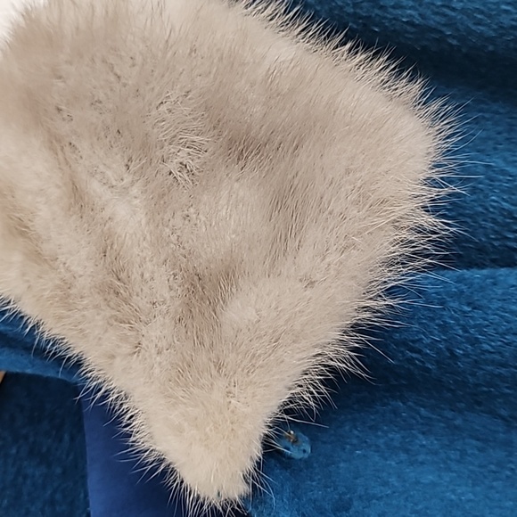 Gorgeous VINTAGE Fur Collar Teal Blue Coat - Picture 4 of 4